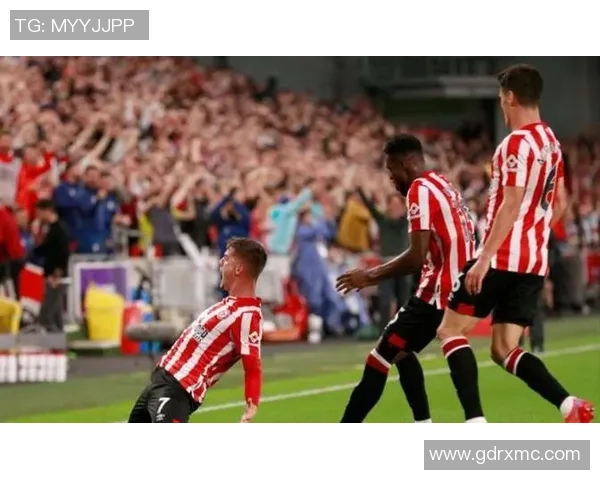 欧冠激战：里昂狂胜马竞5球横扫全场引发热烈反响